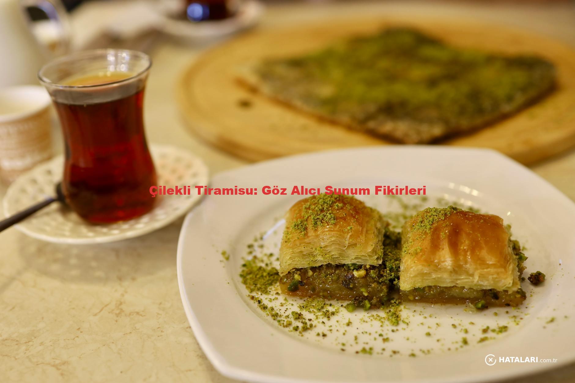 Çilekli Tiramisu: Göz Alıcı Sunum Fikirleri